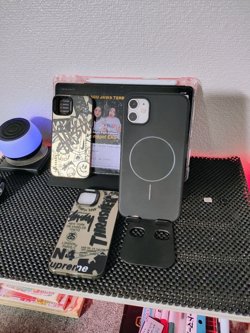 iPhone 11用グラフィティケース