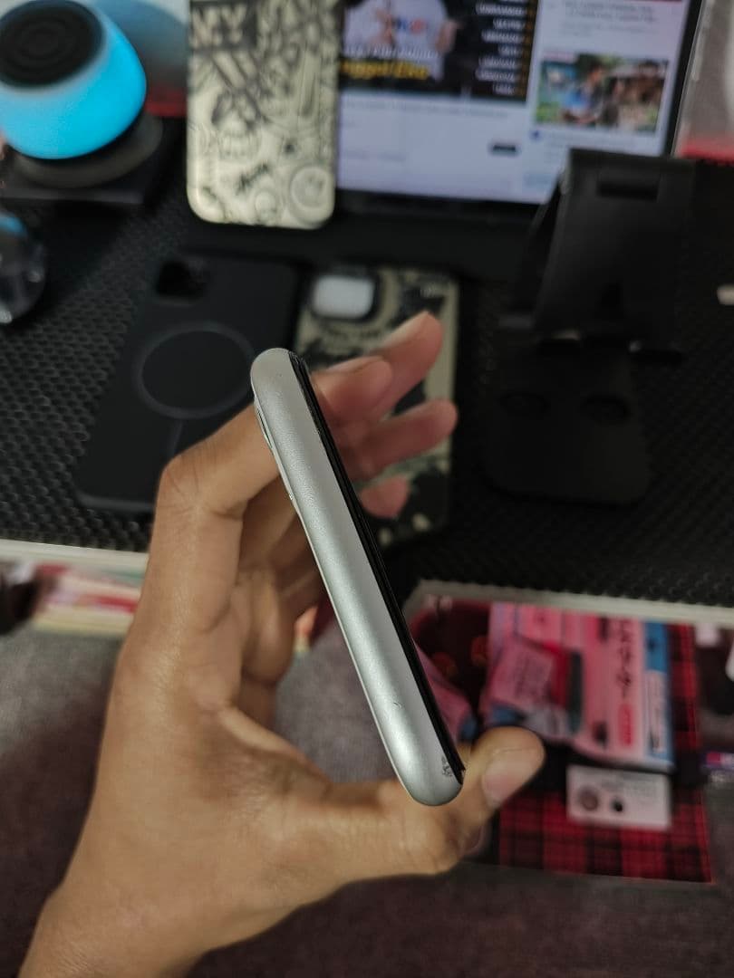 iPhone 11用グラフィティケース