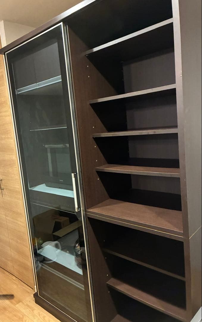 食器棚　ダークブラウン　ガラス扉付き