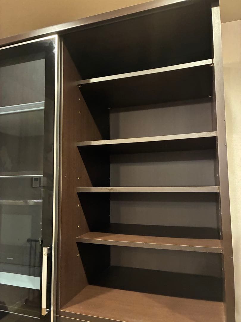 食器棚　ダークブラウン　ガラス扉付き