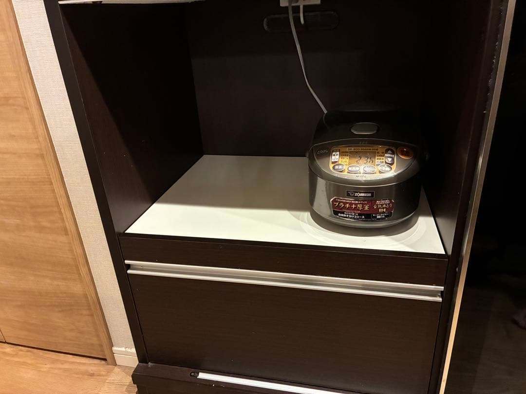 食器棚　ダークブラウン　ガラス扉付き