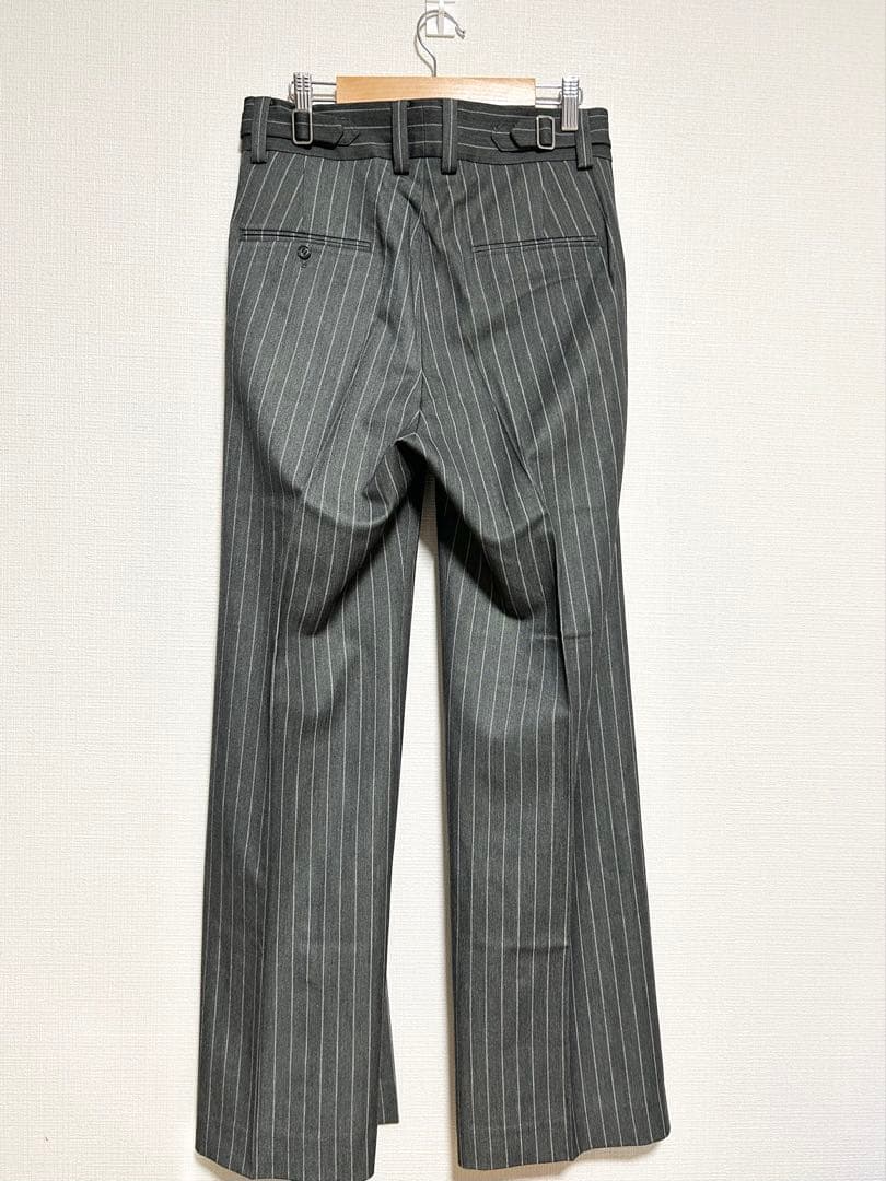パンツ SHIKITARI STRIPE FLARE SLACKS GRAY