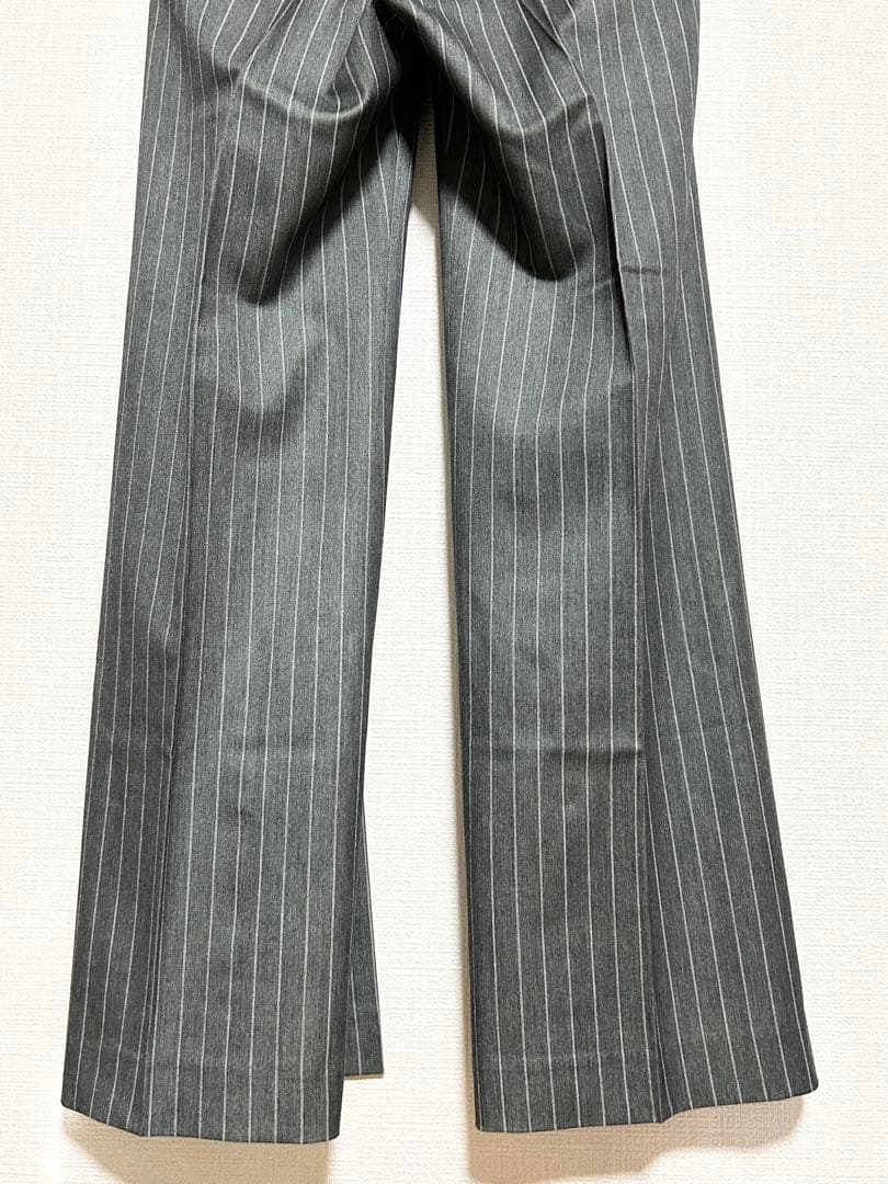 パンツ SHIKITARI STRIPE FLARE SLACKS GRAY