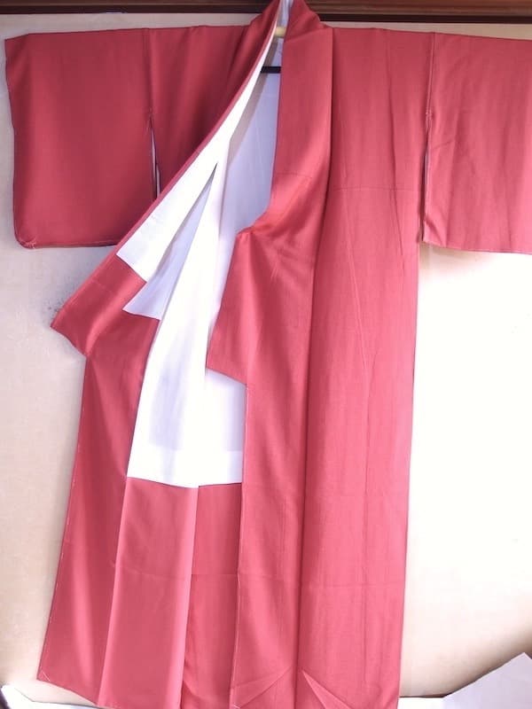 未使用 斎藤三才 縮緬の色無地（華やか桃赤系）裄68 背紋無 正絹美品