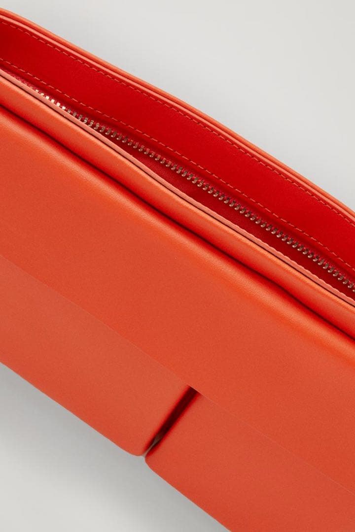 COS レザー ショルダーバッグ ウエストバッグ　オレンジ