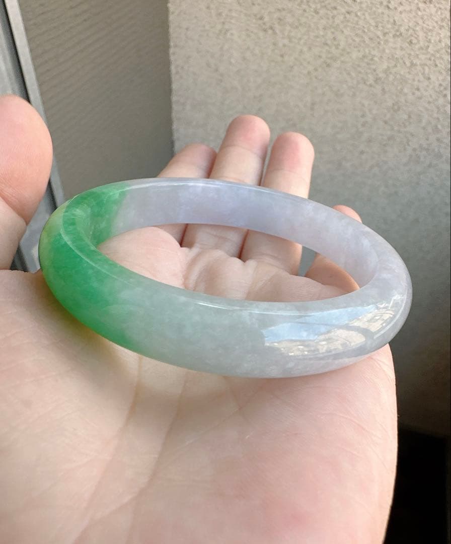 薄紫とグリーンのグラデーションAランクは翡翠ヒスイバングル