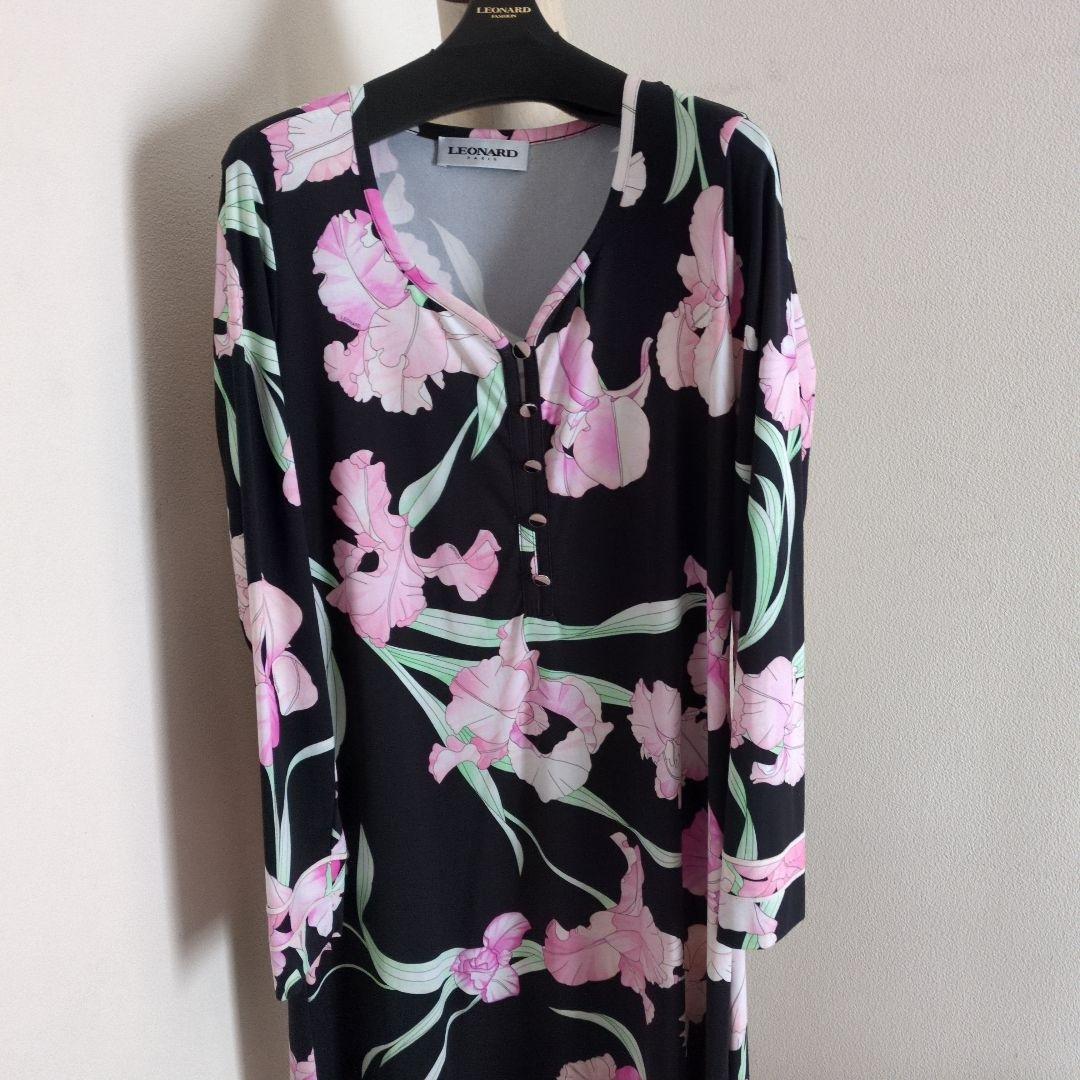 黒地ピンク花柄長袖ワンピース