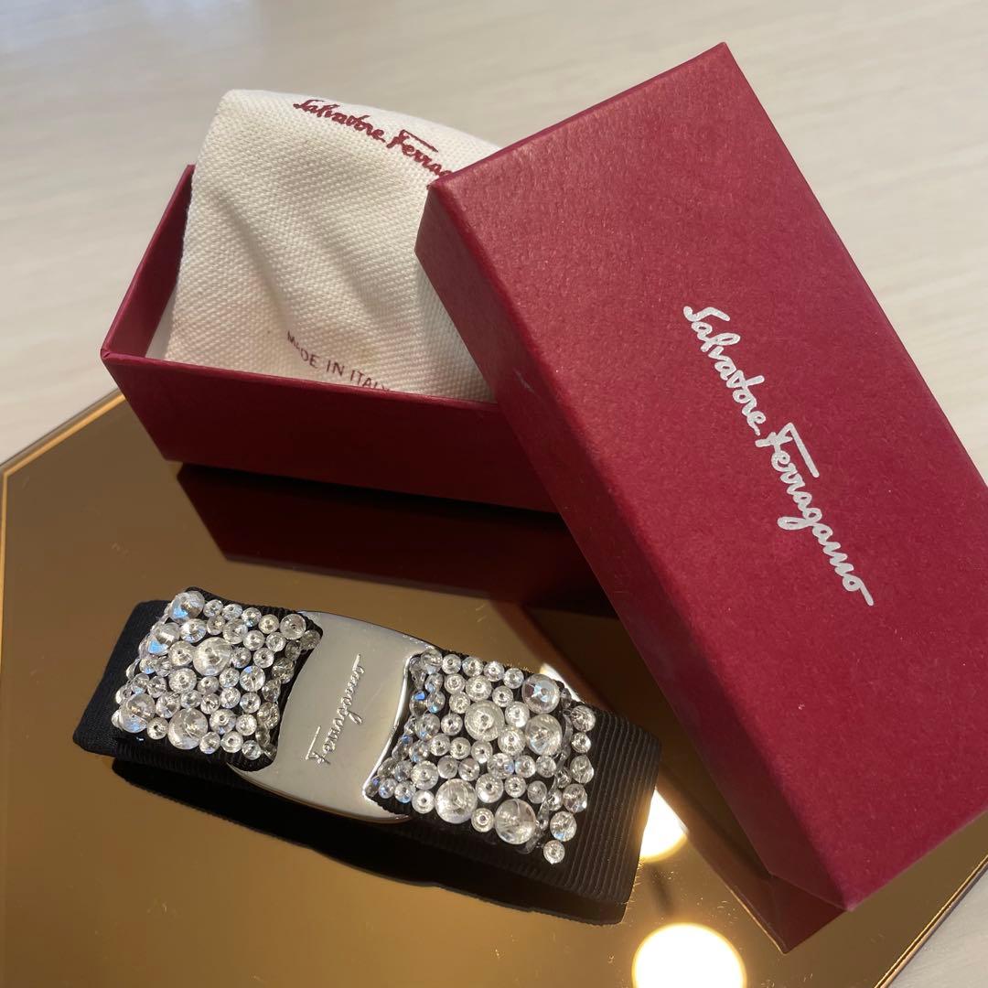 美品！フェラガモ　ヴァラリボンバレッタ　ビジュー