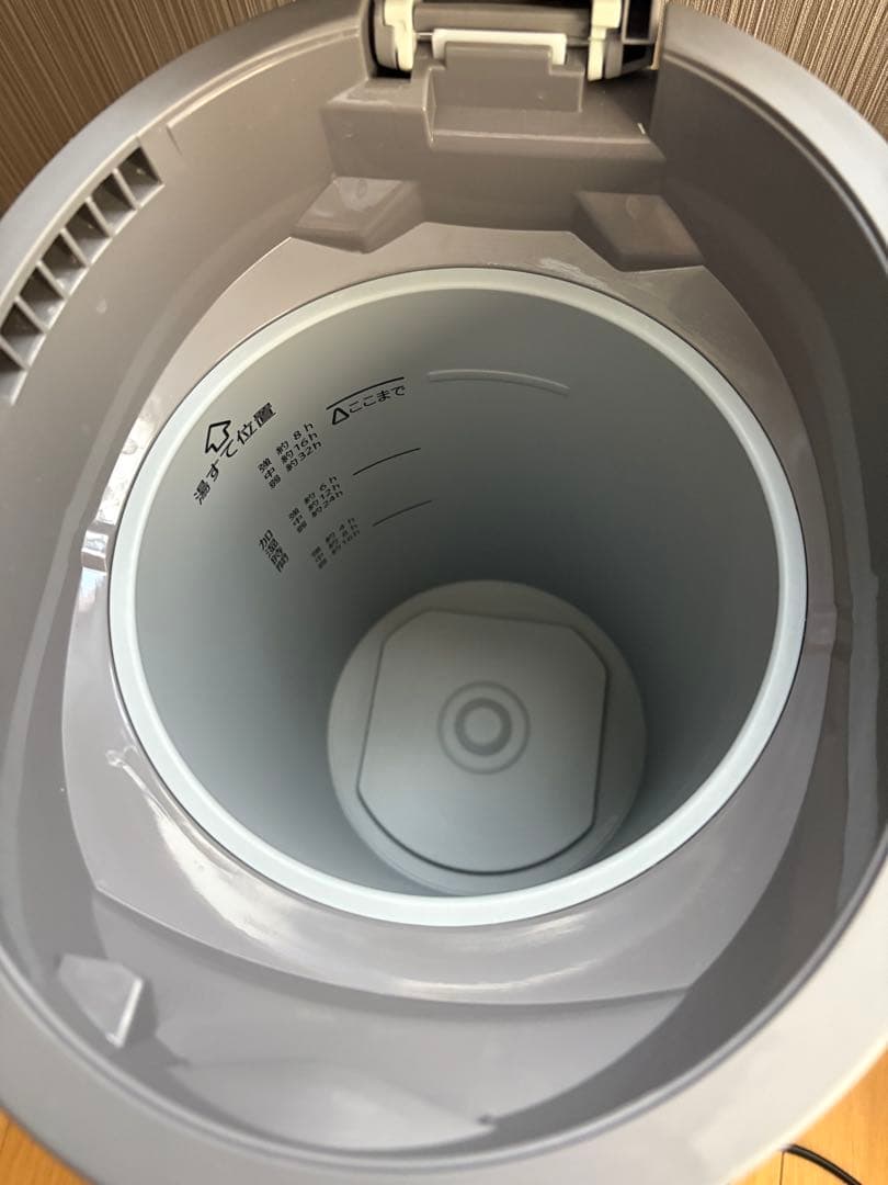 象印 ZOJIRUSHI スチーム式加湿器 EE-DC50 2022年製です。