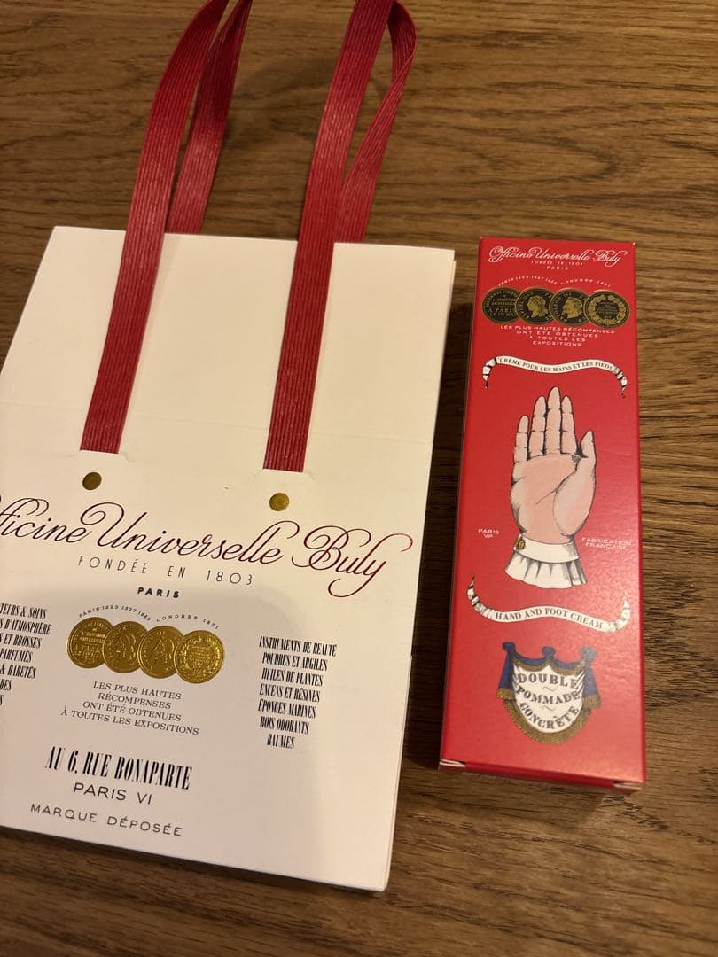 【人気の赤】ハンド＆フットクリーム オフィシーヌ・ユニヴェルセル・ビュリー