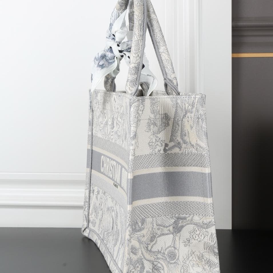 Dior 動物柄トートバッグ