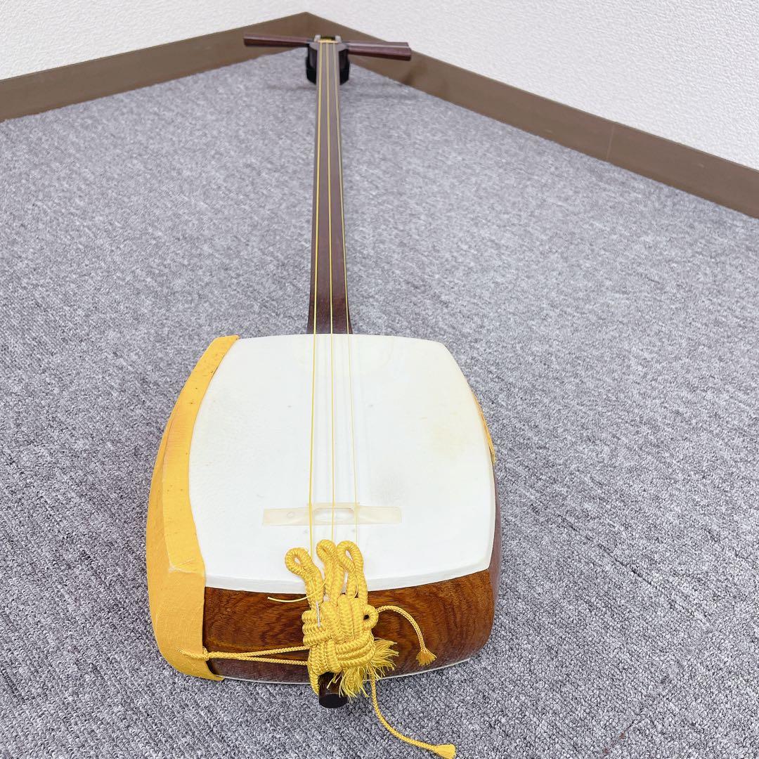 三味線 トチ入り紅木 二本溝 金細 細棹 子持ち綾杉胴 紅木 糸巻き k9