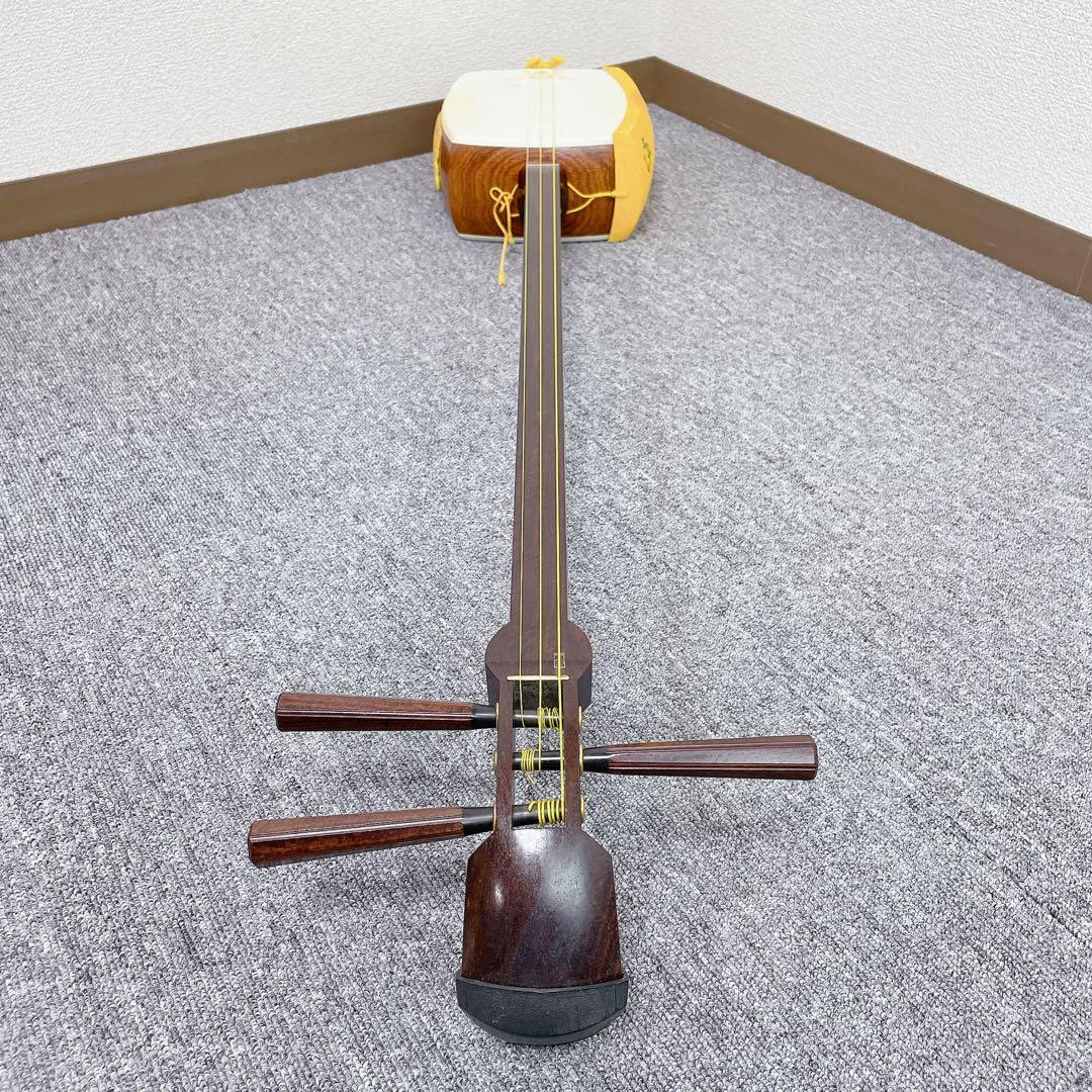 三味線 トチ入り紅木 二本溝 金細 細棹 子持ち綾杉胴 紅木 糸巻き k9