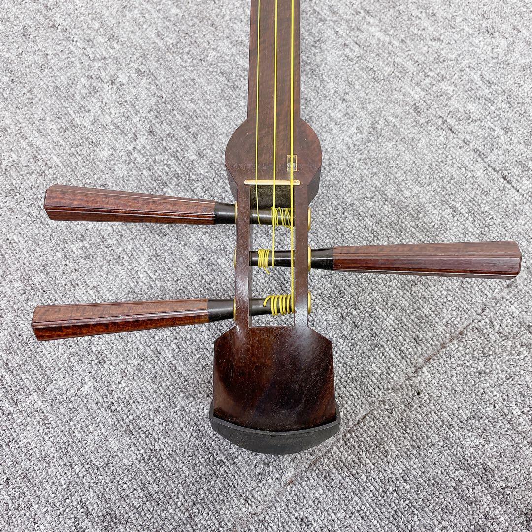 三味線 トチ入り紅木 二本溝 金細 細棹 子持ち綾杉胴 紅木 糸巻き k9