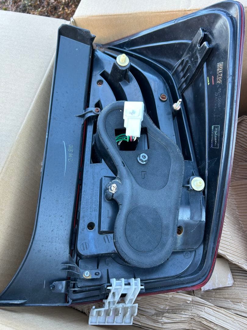 30プリウス ヴァレンティ LEDテール