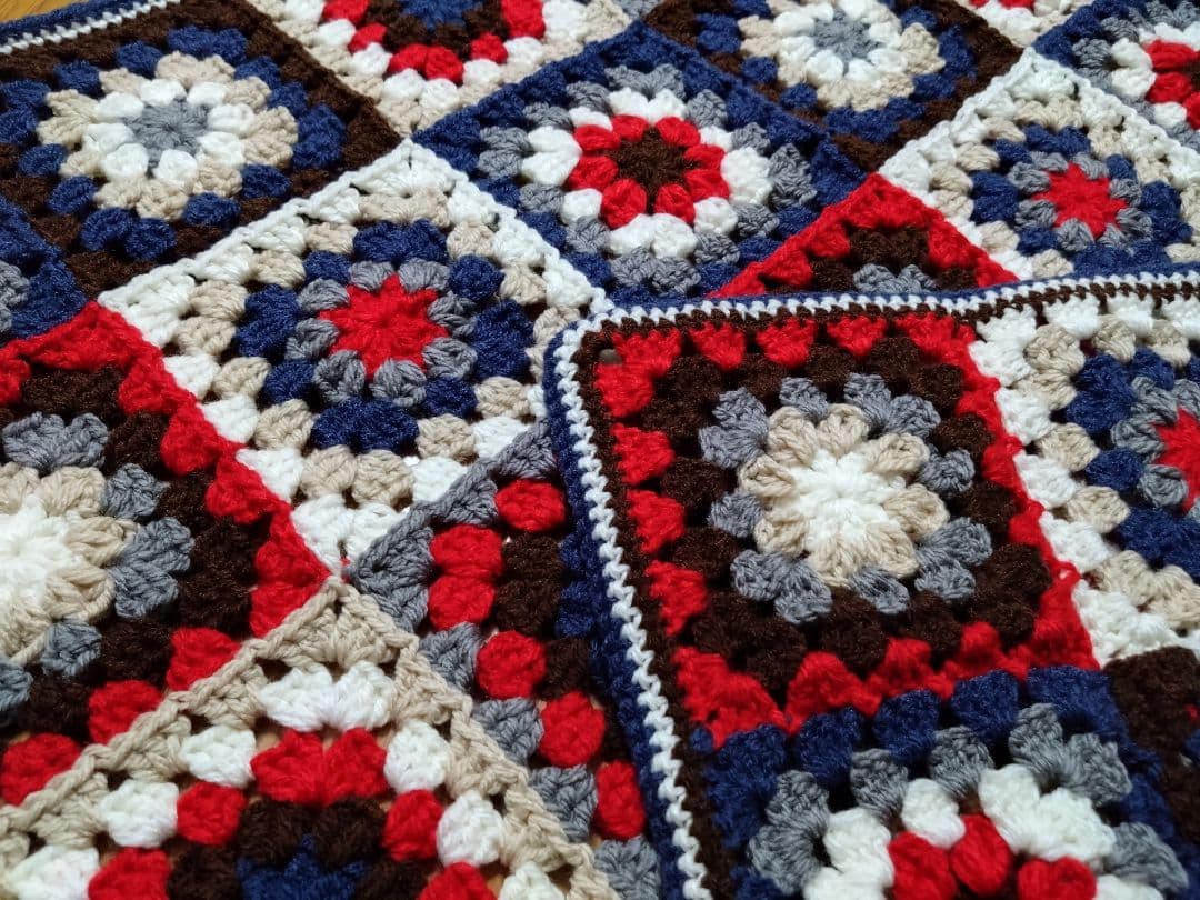 グラニースクエアモチーフのマルチブランケット