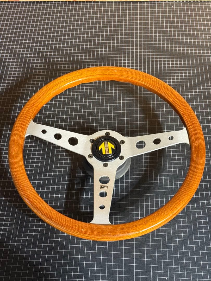INDY ステアリングホイール ウッド　MOMO