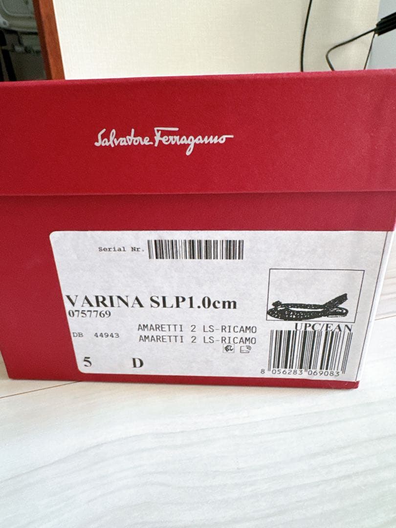 Salvatore Ferragamo ベージュ サンダル