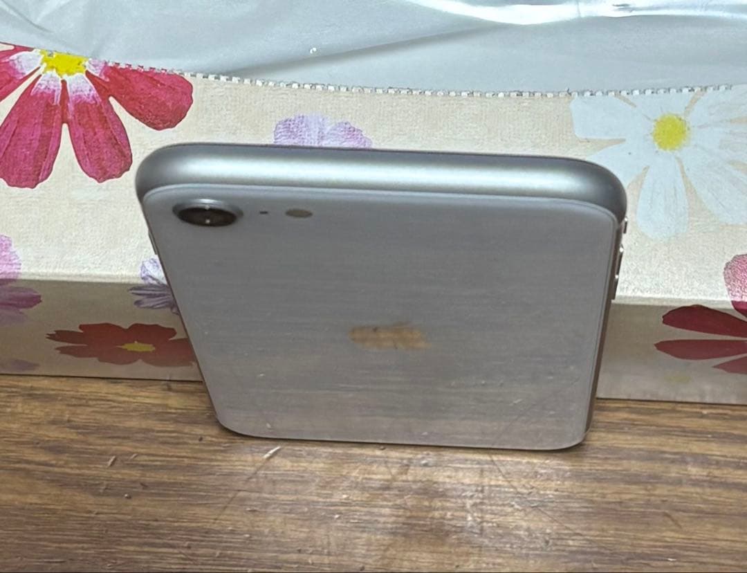 美品 iPhone se第2世代