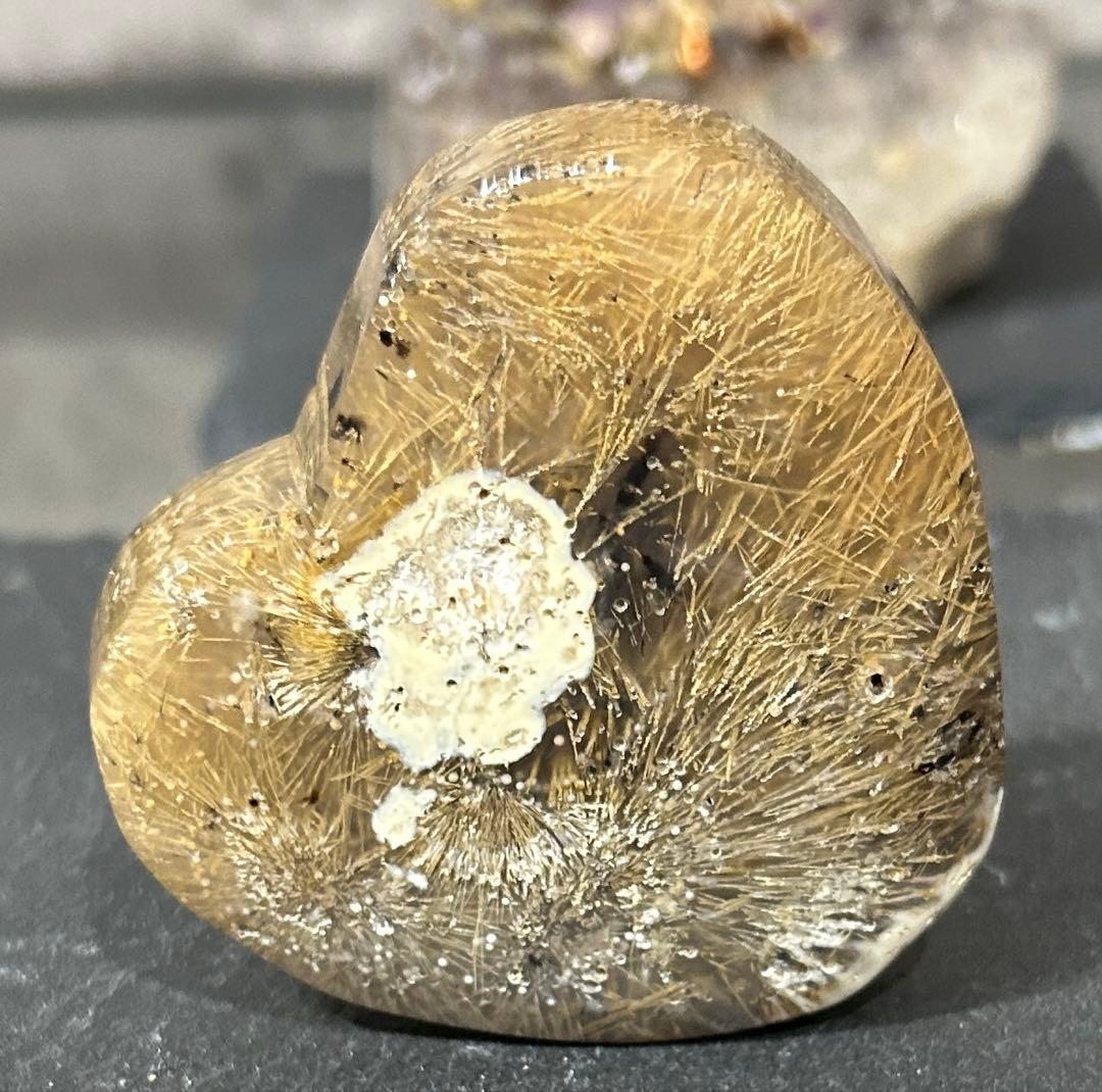 ゴールデンルチルクォーツ　ハート型　原石