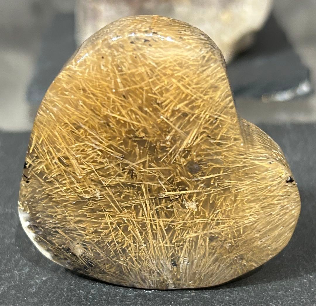 ゴールデンルチルクォーツ　ハート型　原石