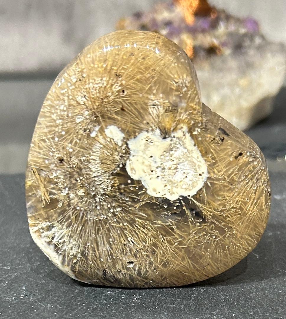 ゴールデンルチルクォーツ　ハート型　原石