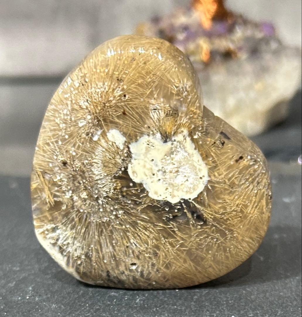 ゴールデンルチルクォーツ　ハート型　原石