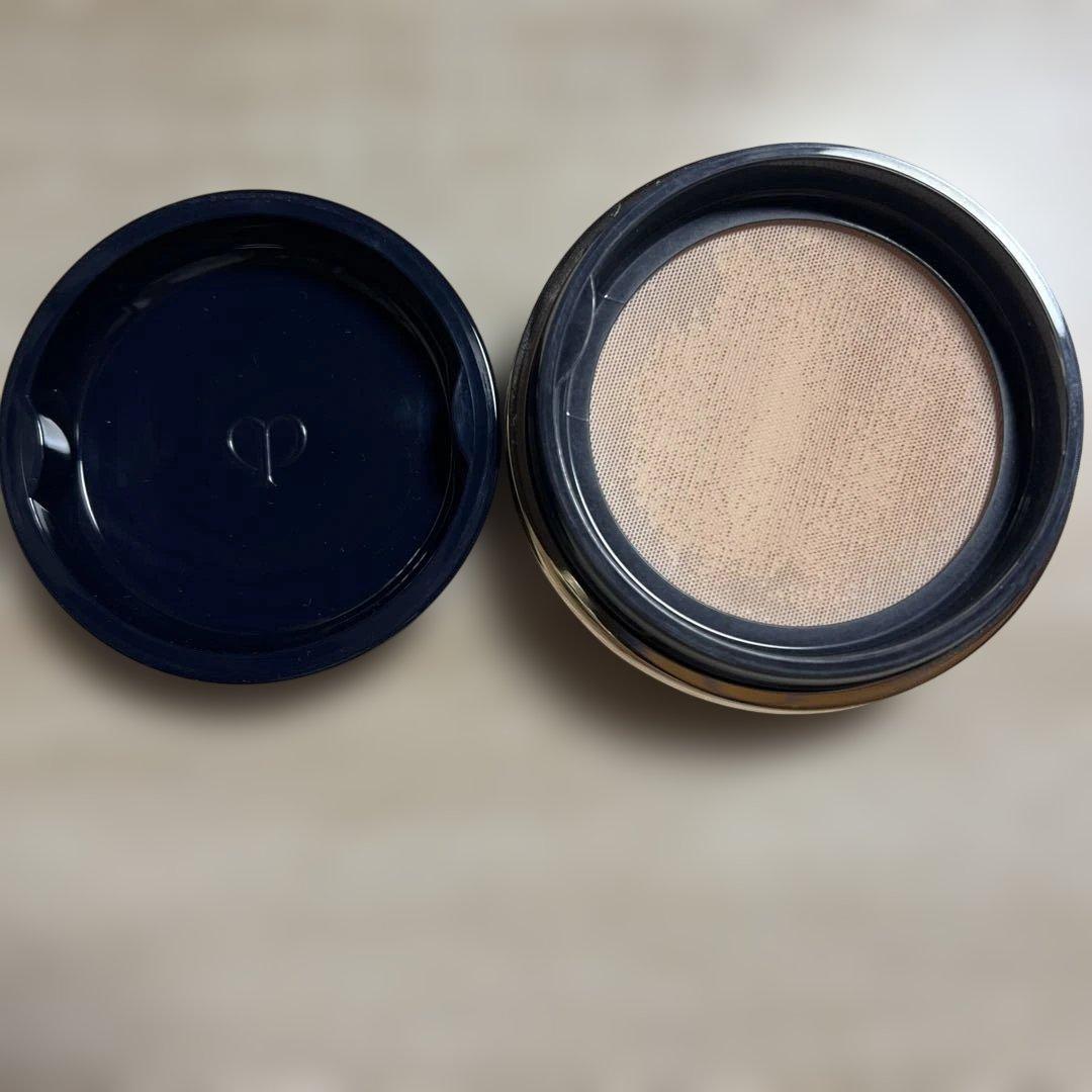 クレ・ド・ポー ボーテ ルースパウダー ベージュ