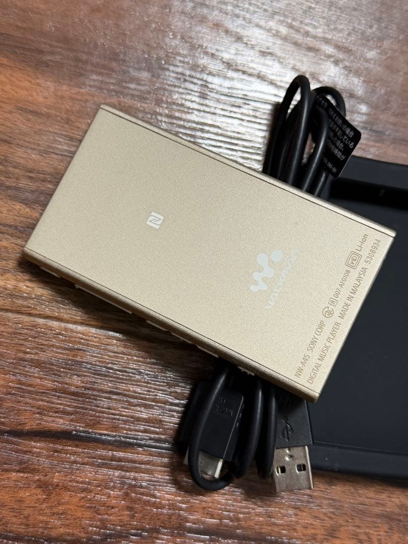 美品！バッテリ良好ソニー ウォークマン NW-A45 16GBシャンパンゴールド