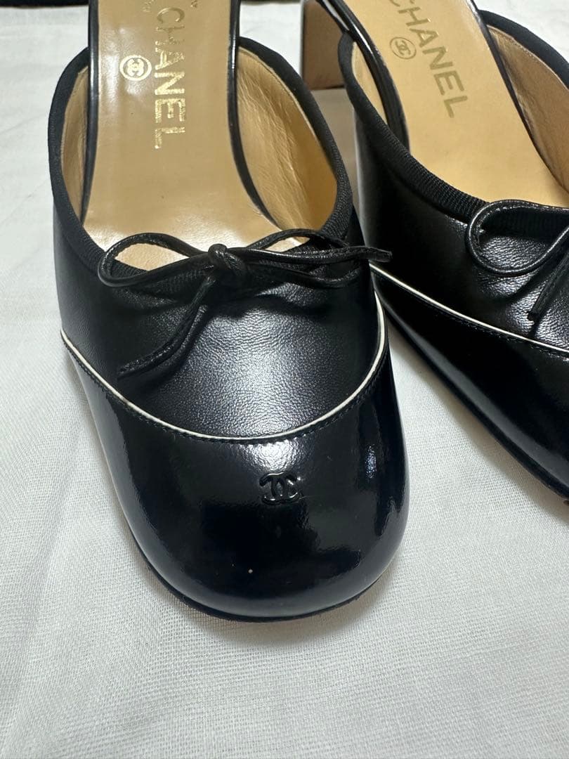 CHANEL ブラックレザー ミュール リボン付き