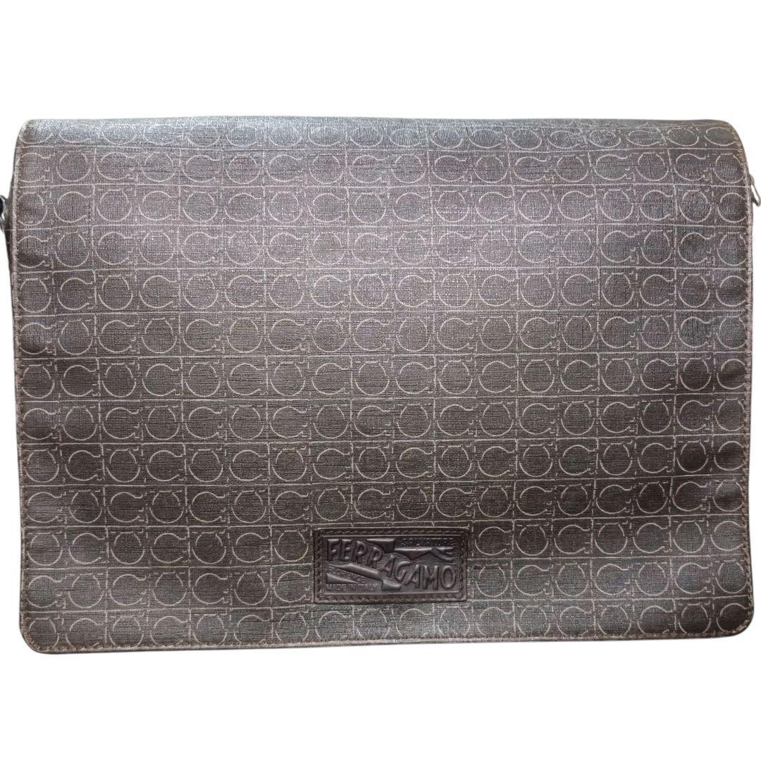 ✨Salvatore Ferragamo ガンチーニ総柄 メッセンジャーバッグ