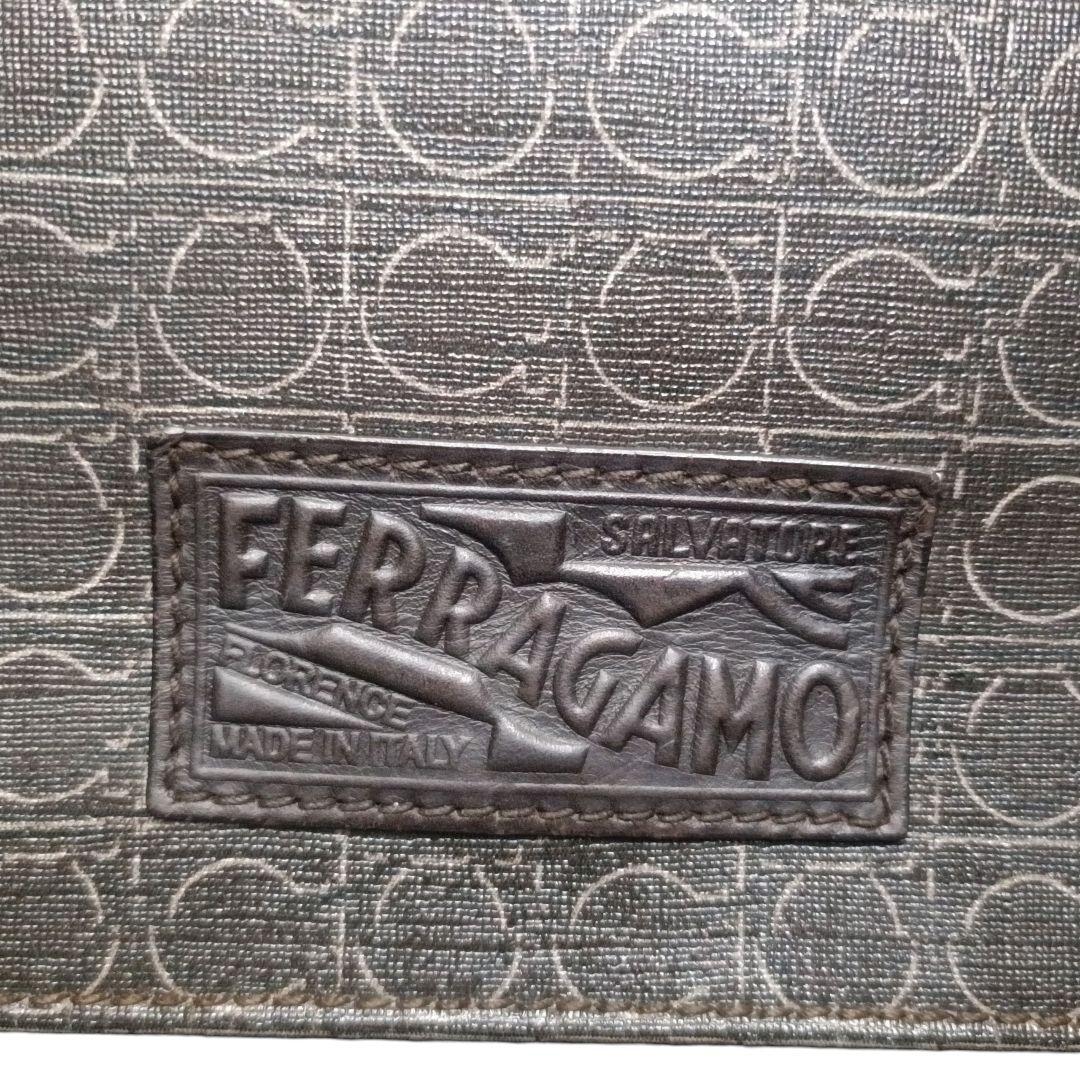 ✨Salvatore Ferragamo ガンチーニ総柄 メッセンジャーバッグ