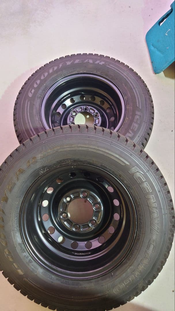 スタッドレスタイヤ　４本