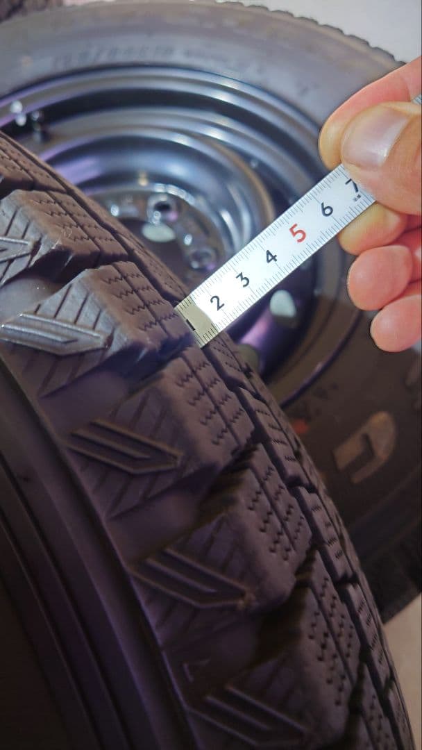 スタッドレスタイヤ　４本