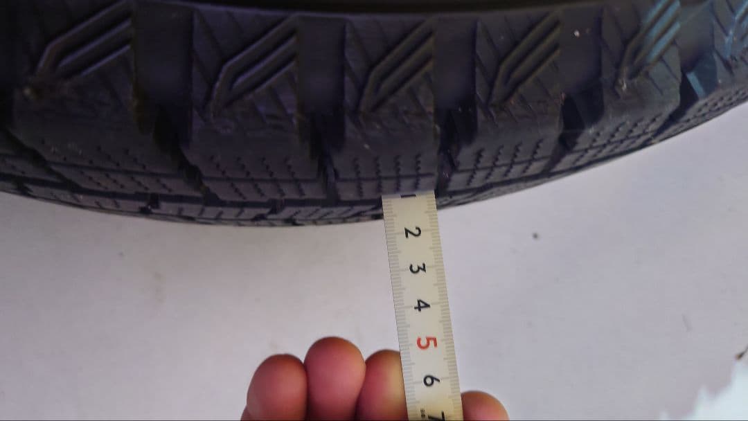 スタッドレスタイヤ　４本