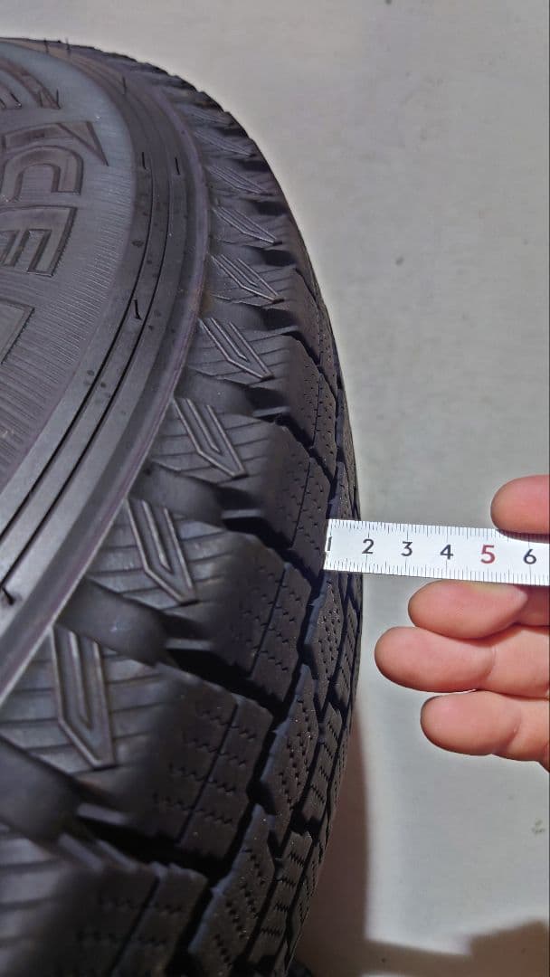 スタッドレスタイヤ　４本