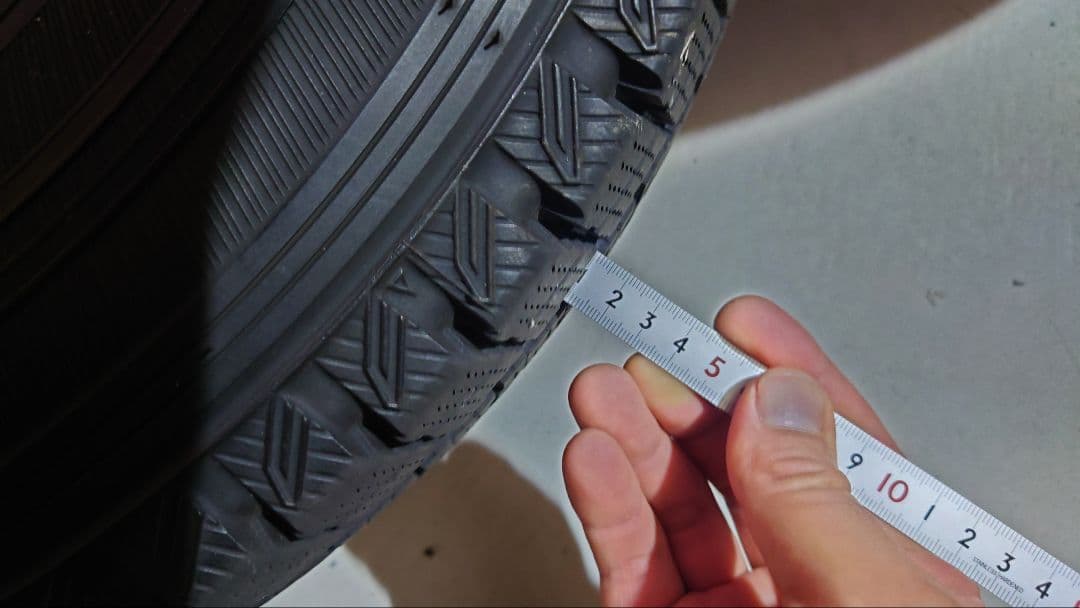 スタッドレスタイヤ　４本