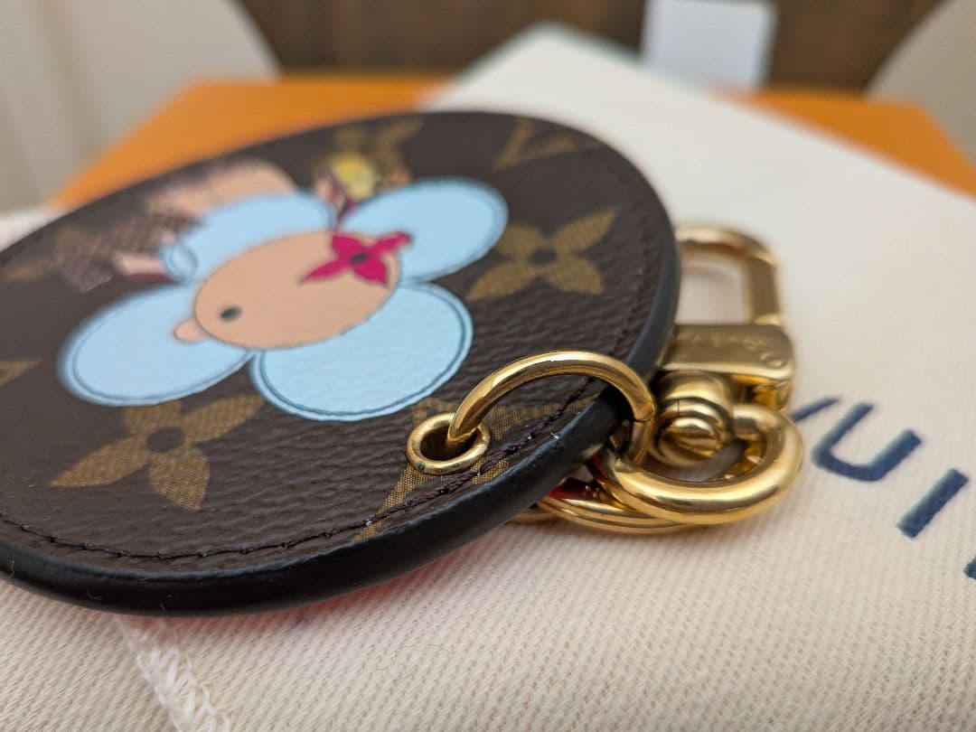 ◯ヴィトン ポルトクレ イリュストレ ヴィヴィエンヌ チャーム M69076◯