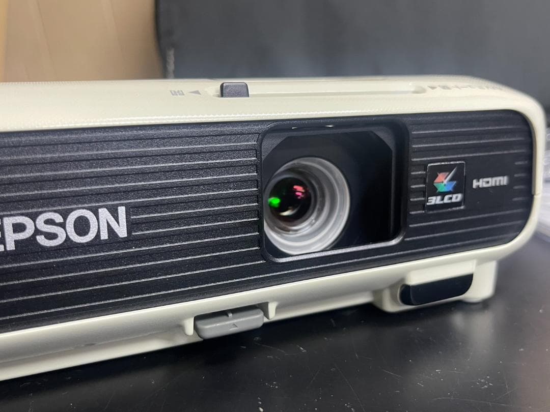 EPSON プロジェクター本体 EB-S04 ランプ17時間