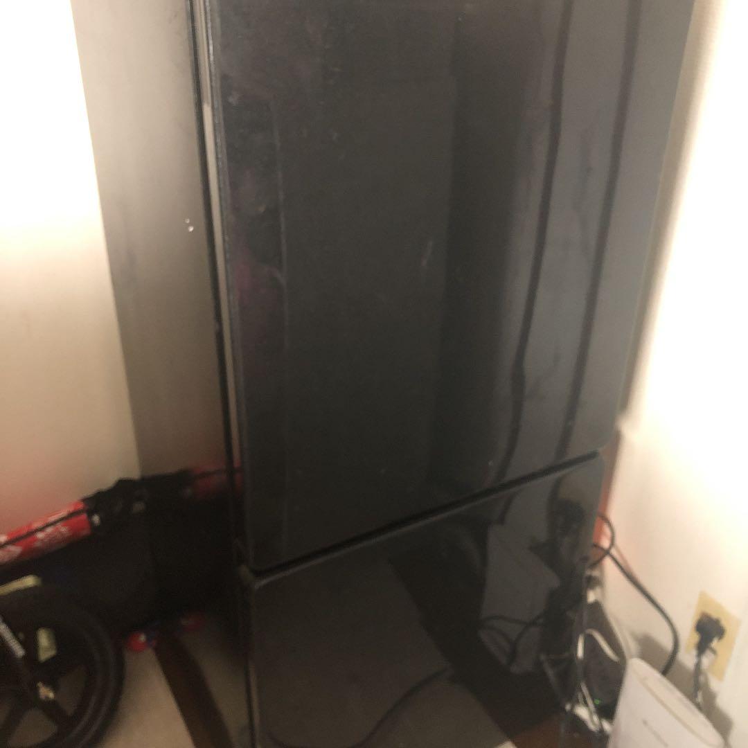 高さ100奥行き46の冷蔵庫です。