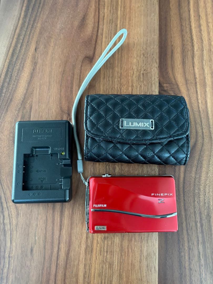 売済⭐︎FUJIFILM デジタルカメラ　FinePix Z800EXR レッド