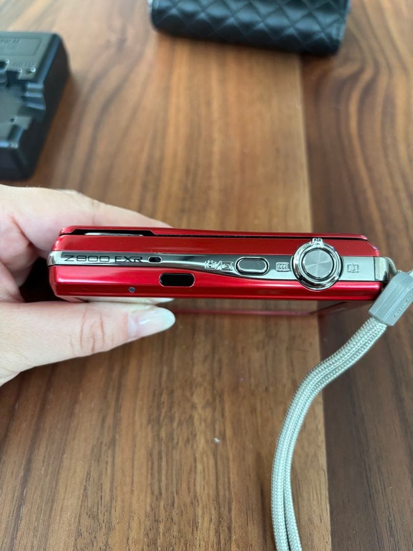 FUJIFILM デジタルカメラ　FinePix Z800EXR レッド