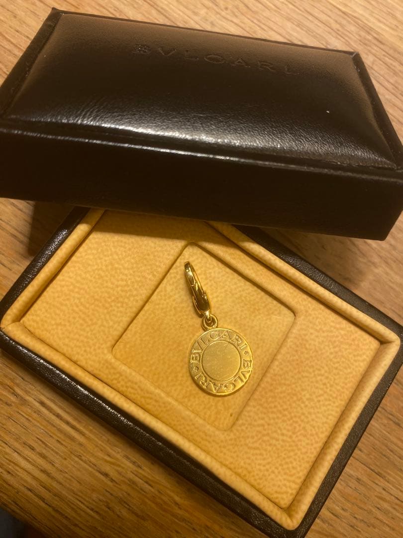 ブルガリ　ペンダントトップ　オニキス✖️イエローゴールド