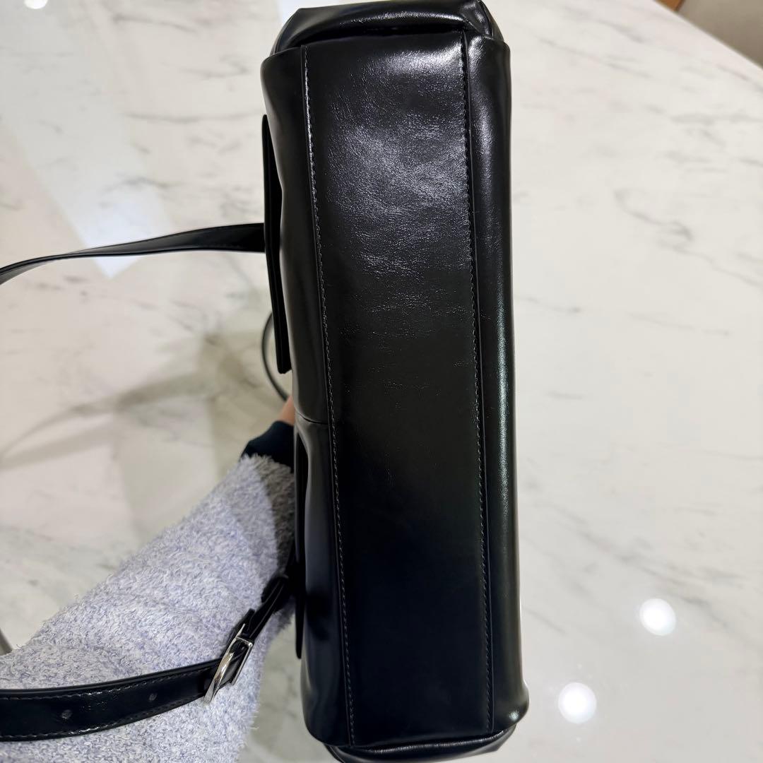 美品 チャールズアンドキース レイチェル マルチポケットショルダーバッグ