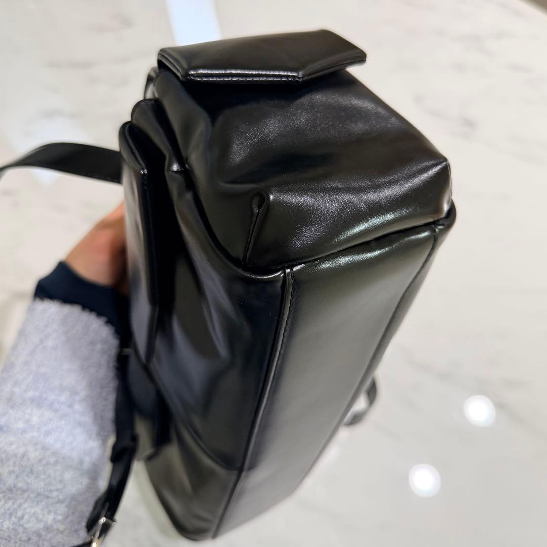 美品 チャールズアンドキース レイチェル マルチポケットショルダーバッグ