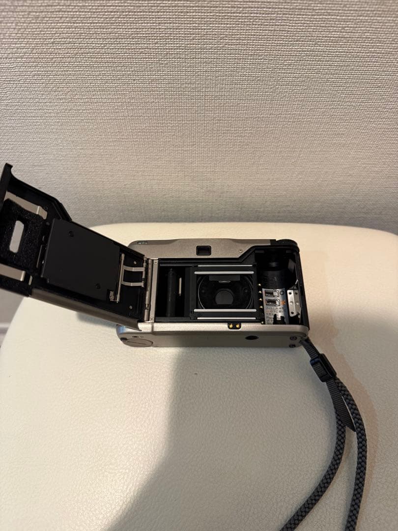 高級コンパクトフィルムカメラ CONTAX T2 コンタックス　シルバー