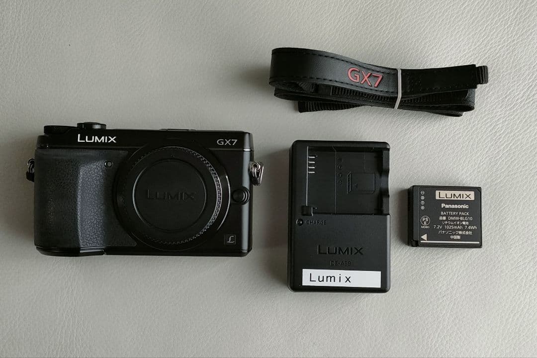 LUMIX GX7本体 バッテリー 充電器 ストラップ キャップ　オマケ有り