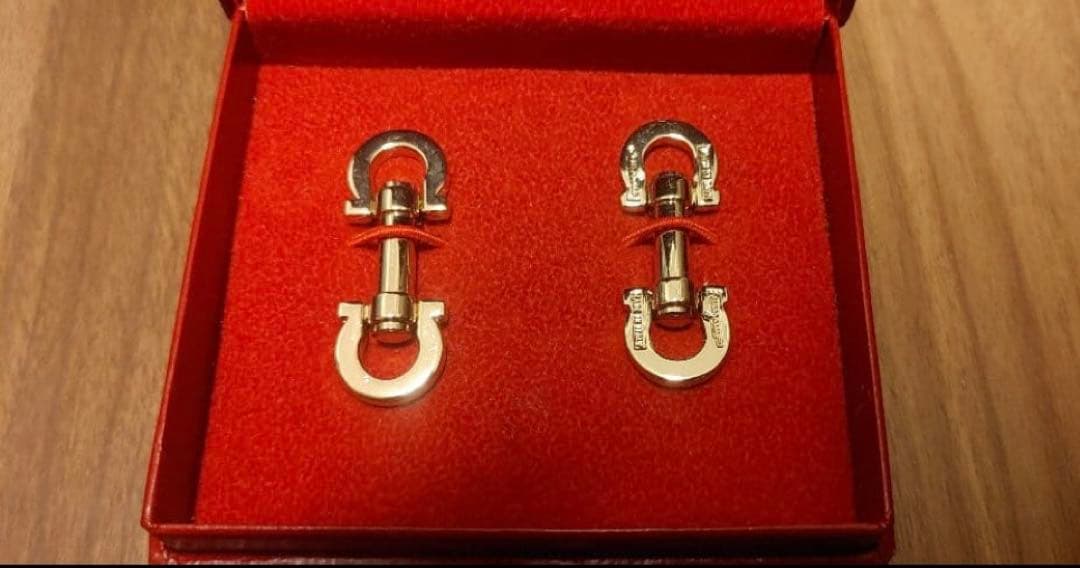 Salvatore Ferragamo　フェラガモ　カフスリンク