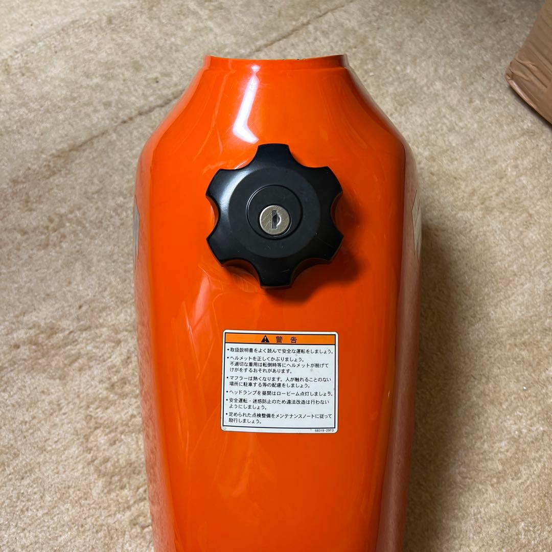 《値下げ希望対応中》超美品！グラストラッカー 純正タンク　オレンジ