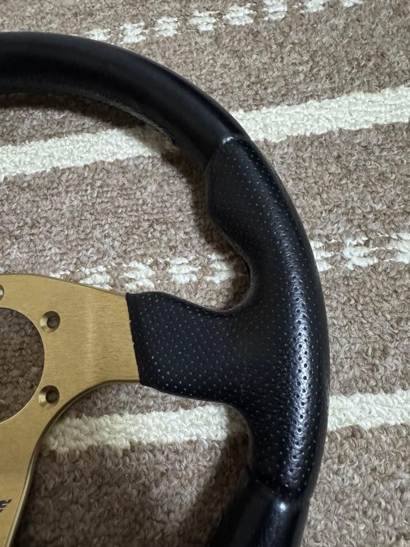 MOMO レーススポーツステアリング 黒/金